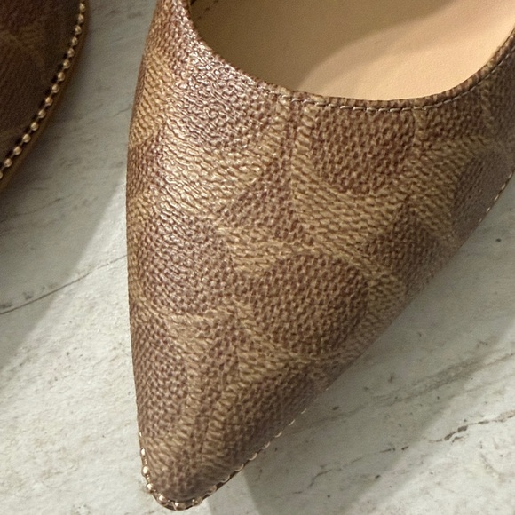 Coach Tan Patterned Heels.. gold beaded trim .. size 8
NEW.. authentic - Picture 2 of 6
